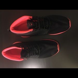 Nike Men Black Roshe Run Mid Casual Shoe